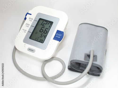 Blood pressure monitor and cuff