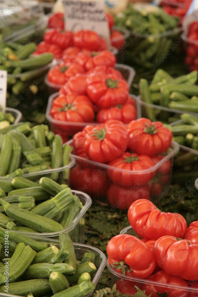 mercato rionale - pomodori e mini zucchine