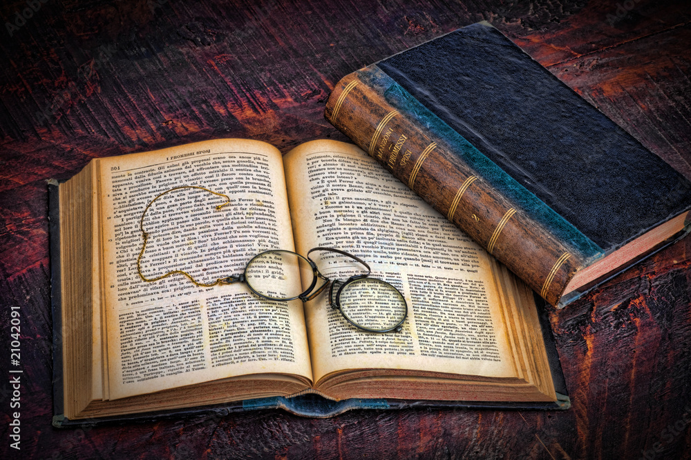 Obraz premium Two old books with glasses