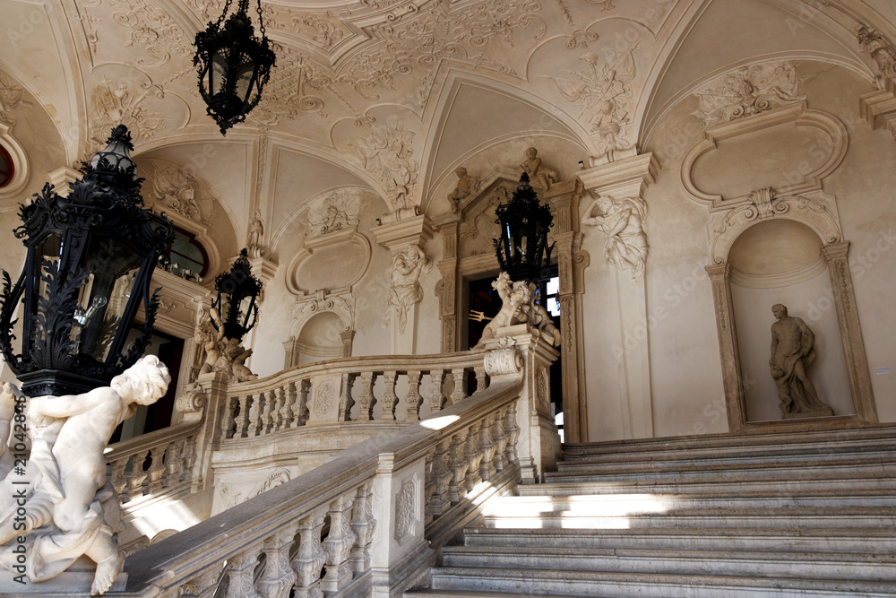 Fototapeta premium Wien / Vienna / Treppenaufgang oberes Belvedere