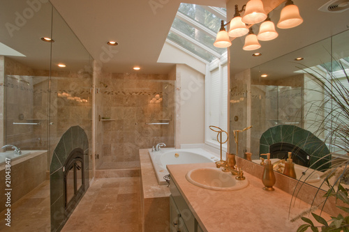 Luxurious bathroom full of mirrors