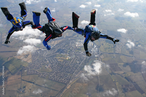 Obraz na płótnie Three skydivers form a line behind each other
