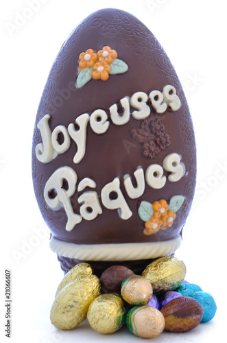 Gros et petits oeufs de Pâques