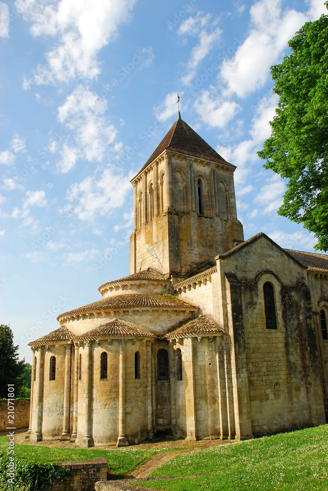 Eglise Romane Saint-Hilaire