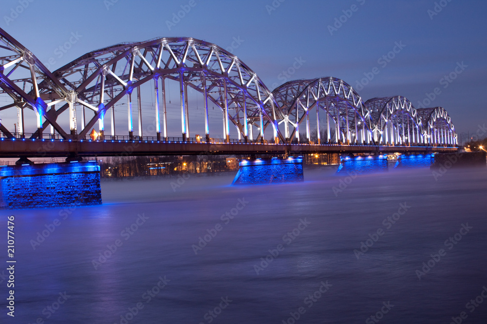 Obraz premium Blue railway bridge at sunset