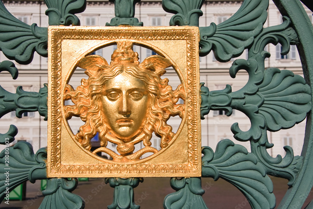 Obraz premium Maschera d'oro - cancello Palazzo Reale Torino