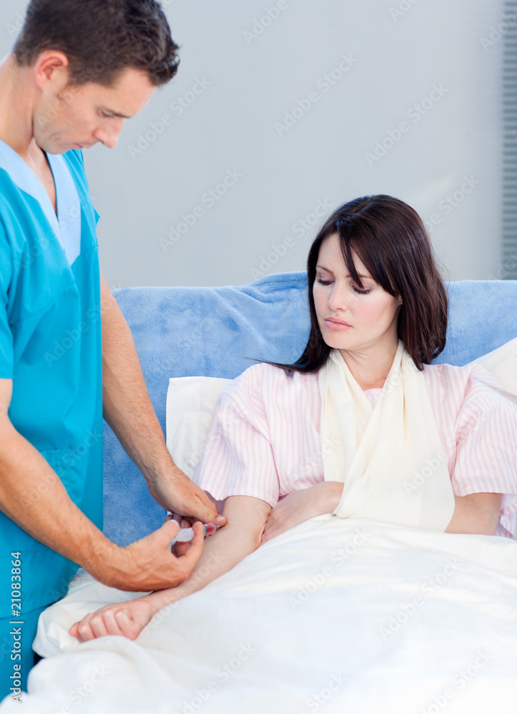 Fototapeta premium Concentrated doctor giving an injection to a woman