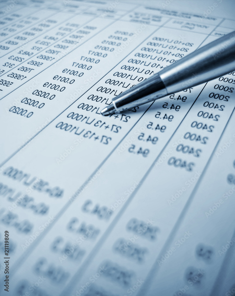 Obraz premium Analyzing document
