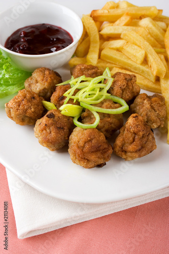 Meatballs with chips