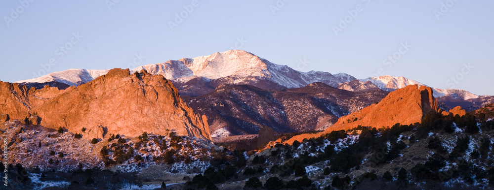 Fototapeta premium Pikes Peak as seen from Garden of the Gods Park, Colorado