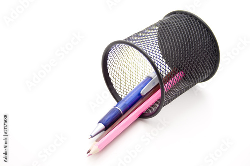 Buntstifte und Kugelschreiber