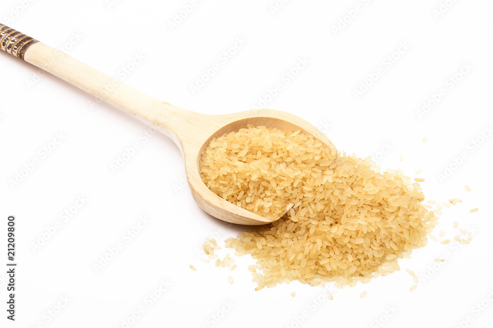 riso italiano su cucchiaio di legno riso italiano su cucchiaio di legno