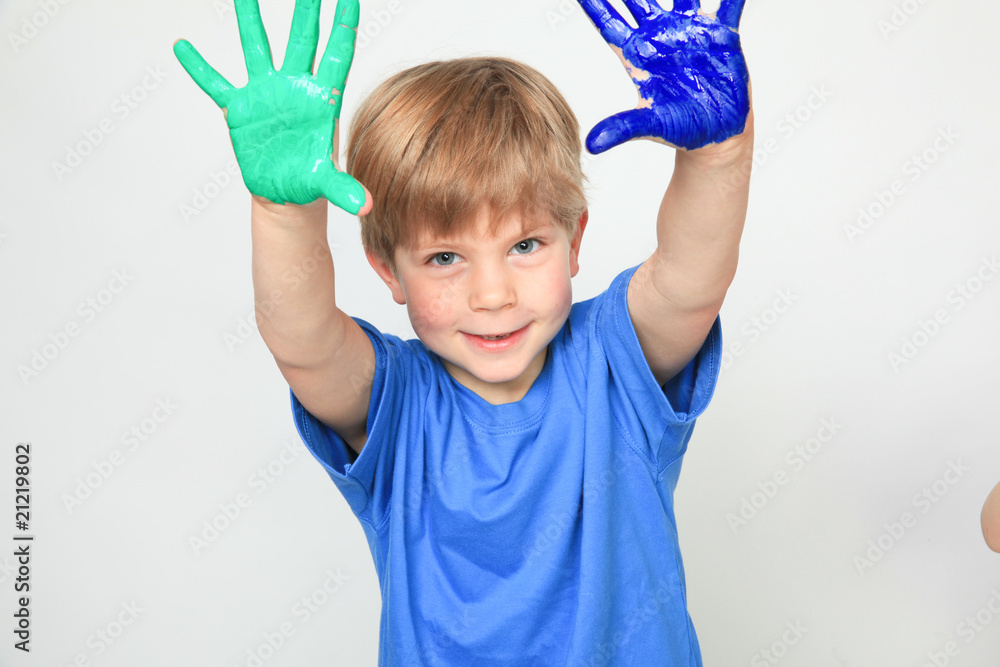 Kinder beim Malen Kinder beim Malen