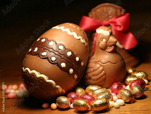 La gallina di Pasqua dalle uova di cioccolato