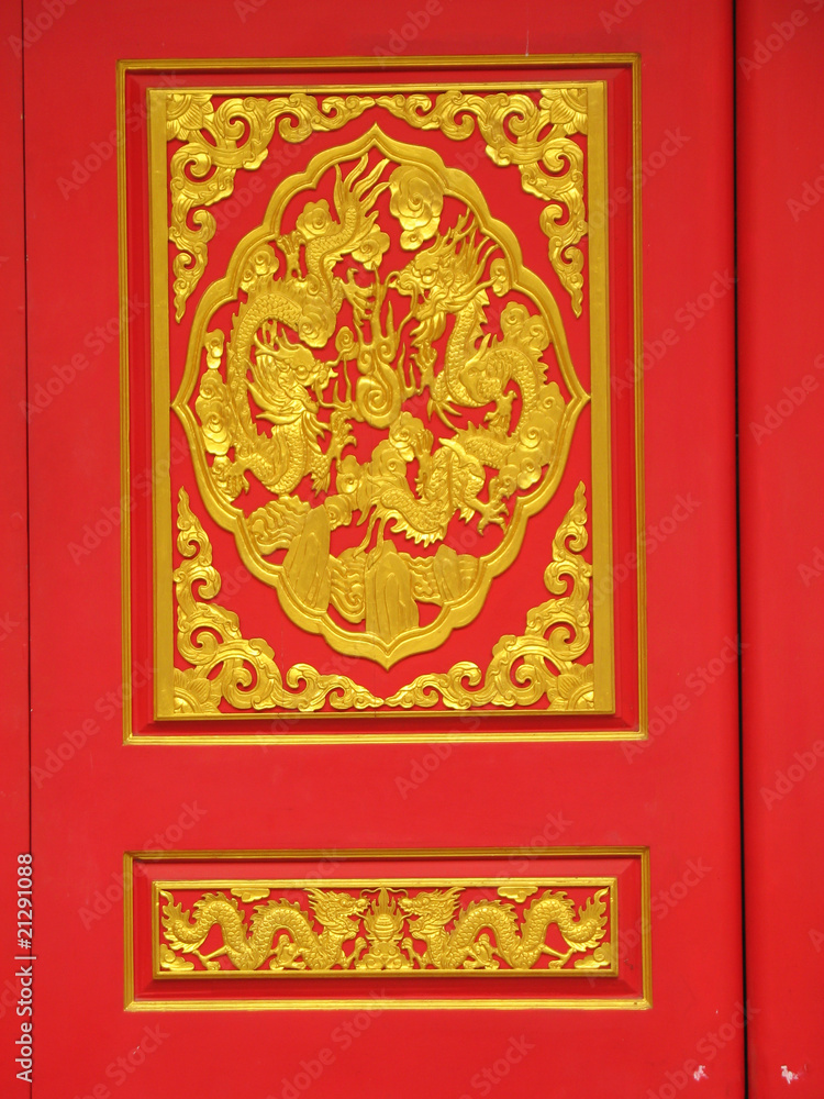 ornement chinois en or sur peinture rouge ornement chinois en or sur peinture rouge