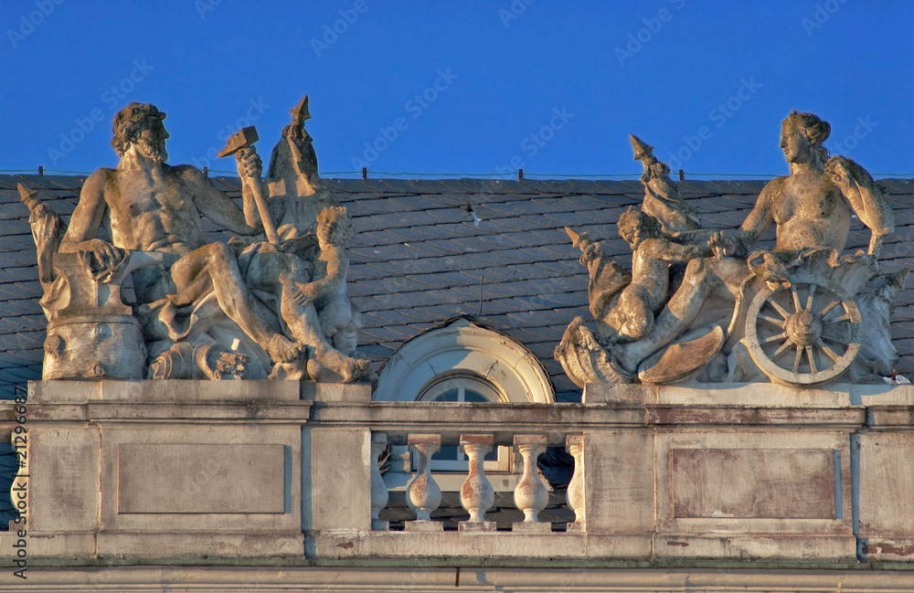 Obraz premium Figuren des Karlsruher Schlosses