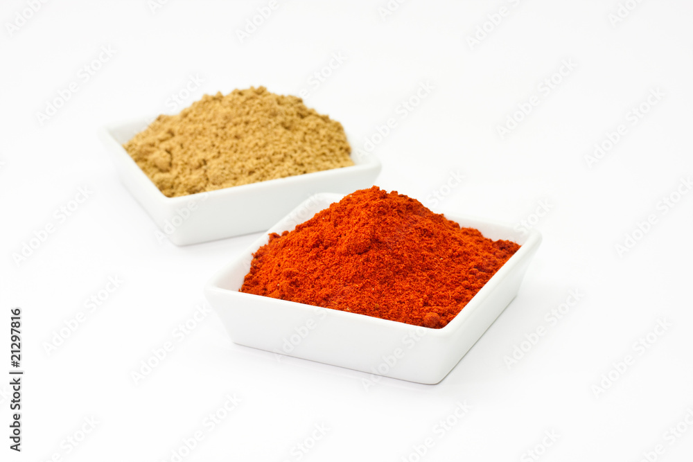 Chilipulver und Korianderpulver, chili powder and coriander powd