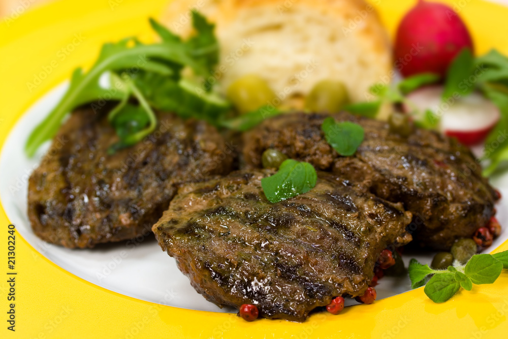 Lamm Medaillons - Steak- mit Rucola, Baguette Lamm Medaillons - Steak- mit Rucola, Baguette