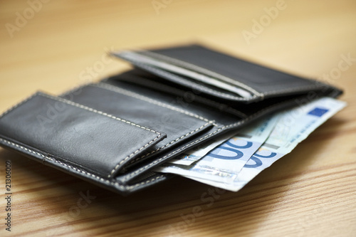 Wallpaper Mural Portmonee auf dem Tisch Torontodigital.ca