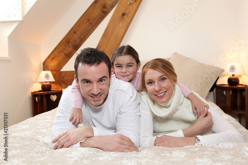 Portrait d'une famille souriante photo