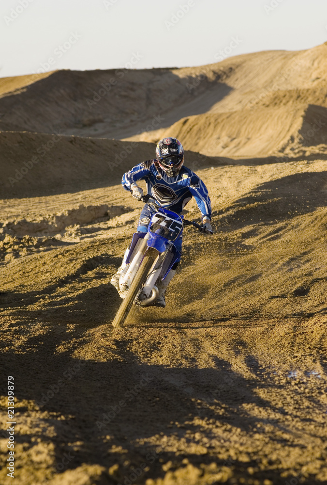 Obraz premium motocross racer riding on dirt track