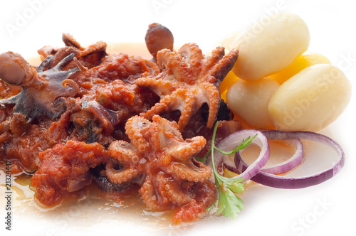 octopus in tomato sauce with potato