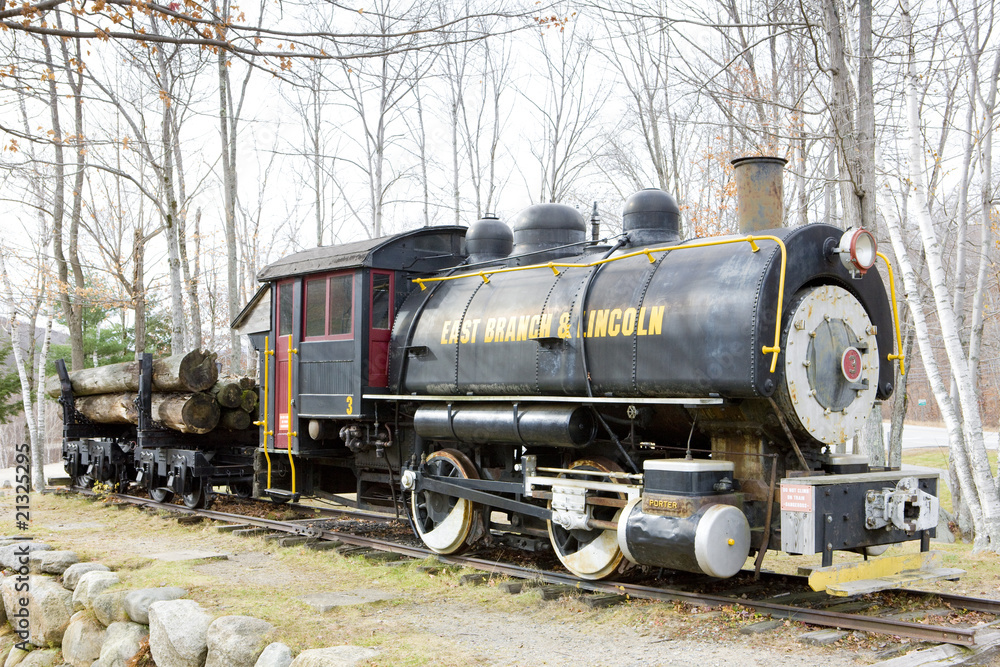 Naklejka premium steam locomotive near Lincoln, New Hampshire, USA
