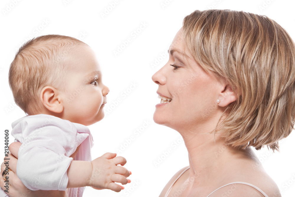 Mutter und Tochter beim schmusen Mutter und Tochter beim schmusen
