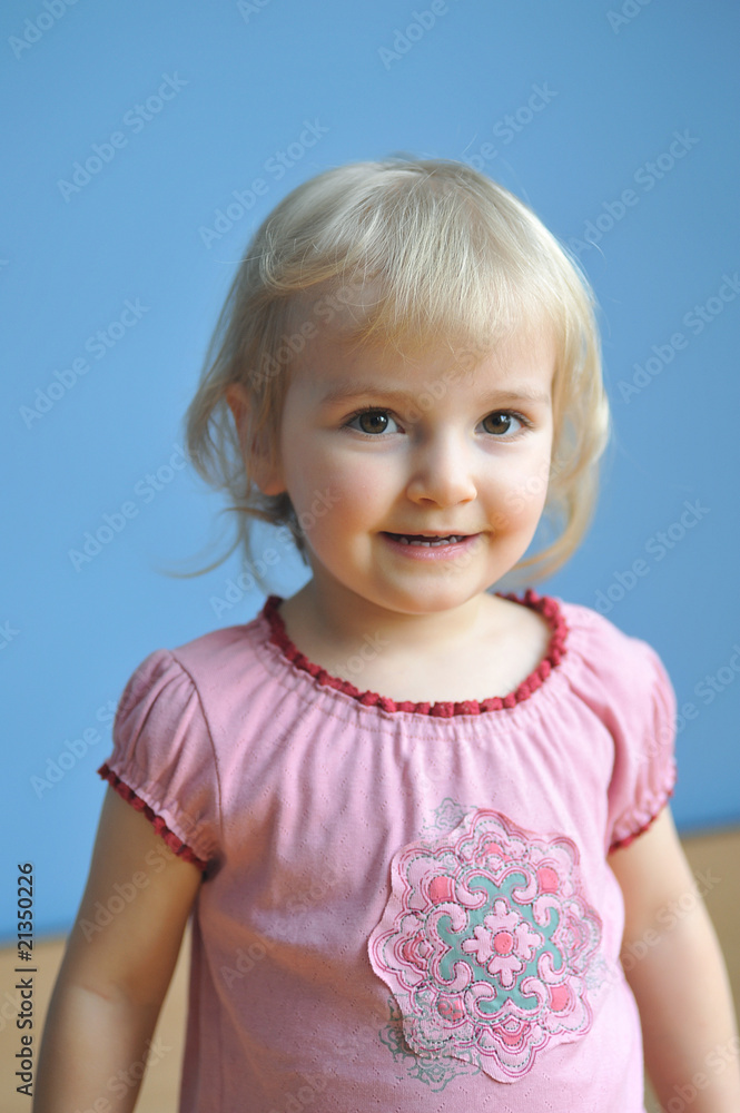 Naklejka premium Portrait little girl