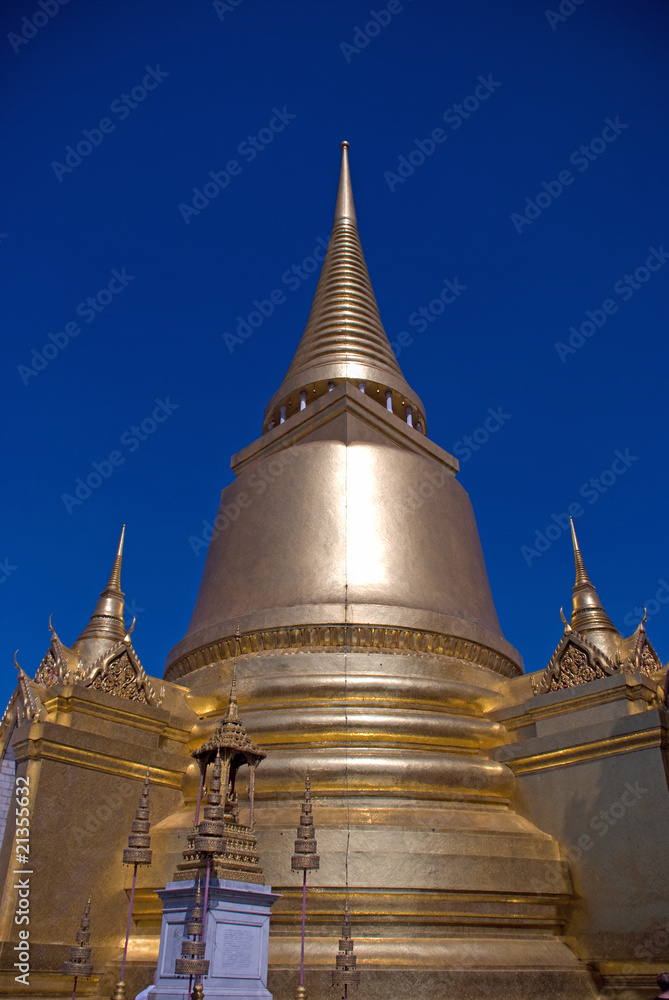 Fototapeta premium Golden Chedi in Grand Palace,Bangkok