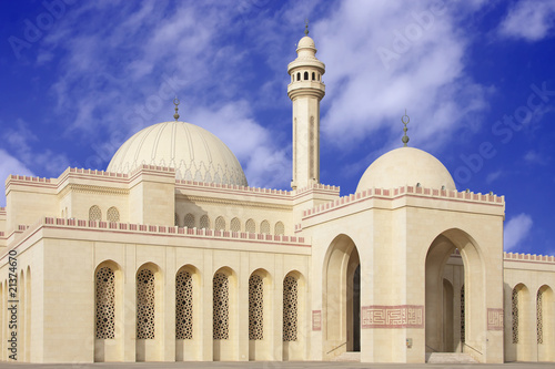 Entrance of Al Fateh Mosque in Bahrain, a larger view
