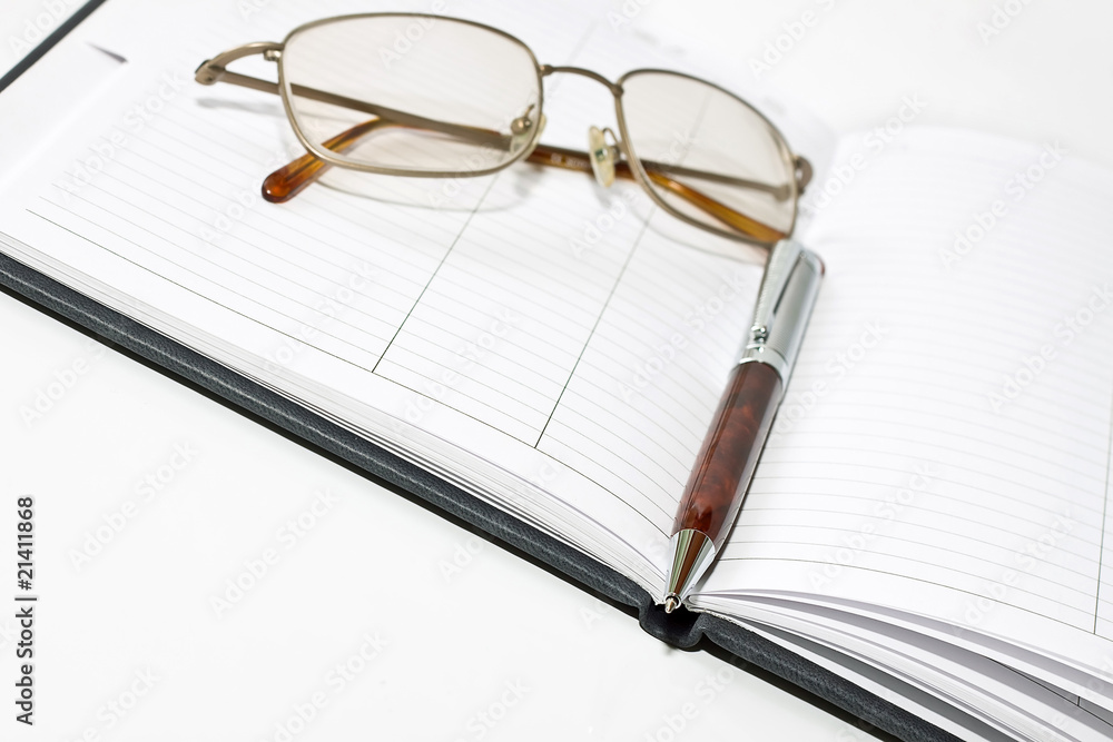 Organizer, glasses and pen Organizer, glasses and pen