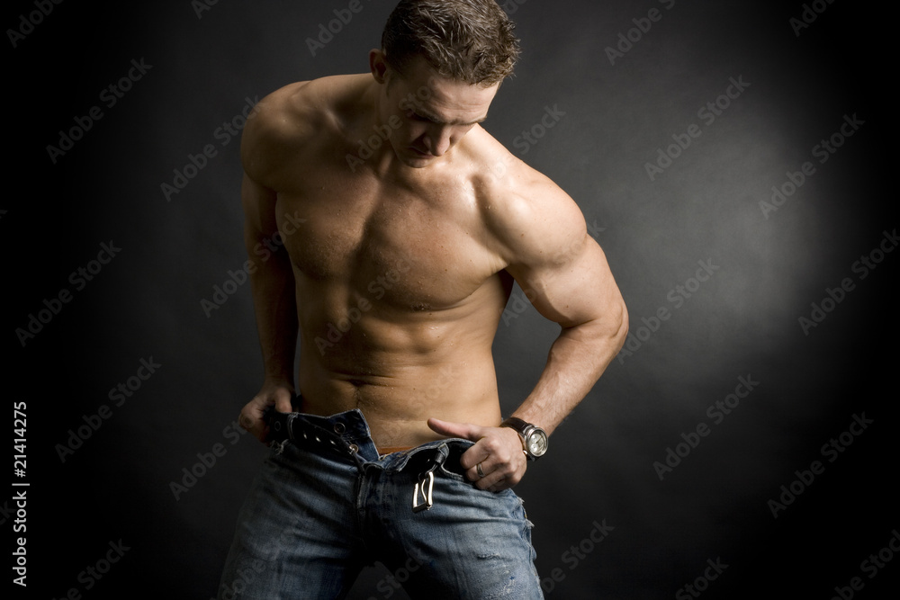 Obraz premium Young muscular man