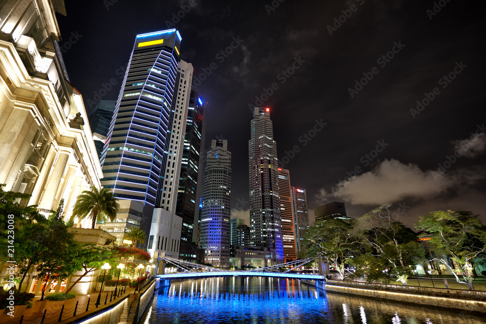 Obraz premium Central Business District of Singapore night at Boat Quay bridge