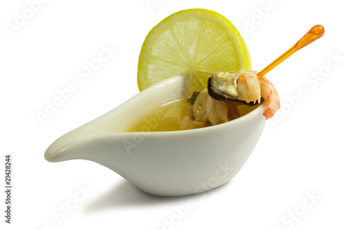 Seafood and lemon sauce