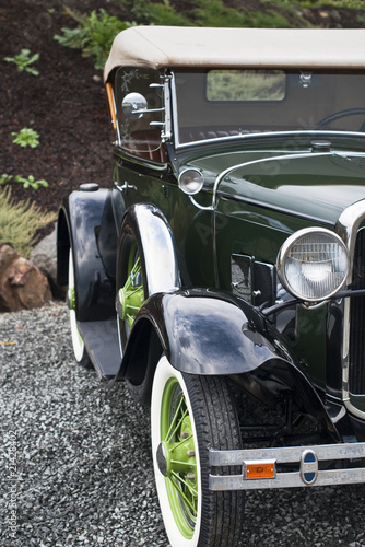 Magnificent 1930's car with matching green tones