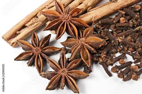 Nelken, Zimtstangen und Sternanis