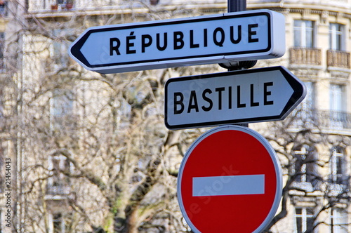 Photography République, Bastille, panneaux indicateurs.