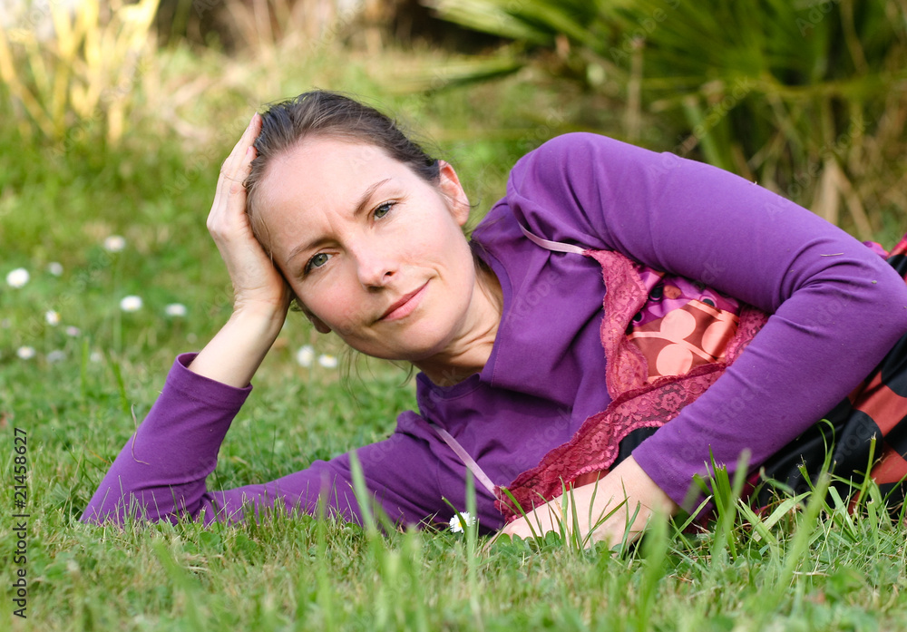 détente dans l'herbe