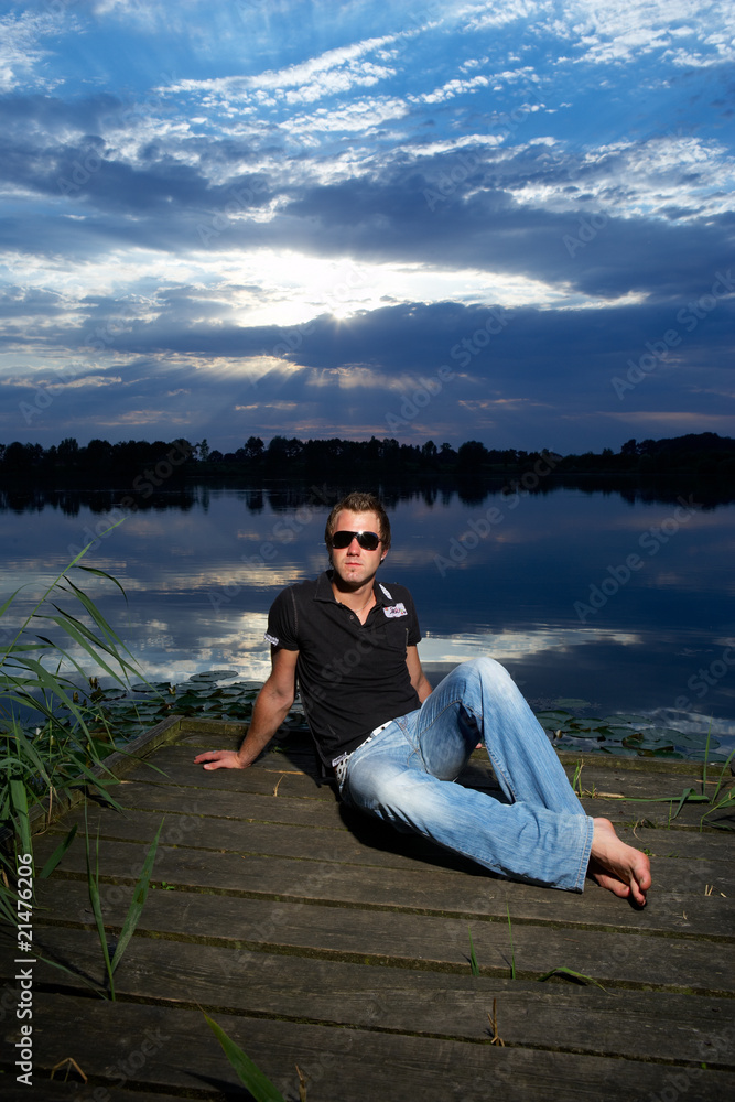 Fototapeta premium cooler Typ vor Abendlicht