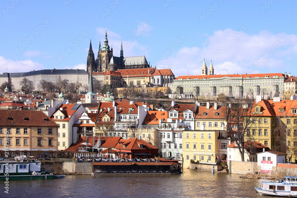 Obraz premium The Prague gothic Castle above the River Vltava