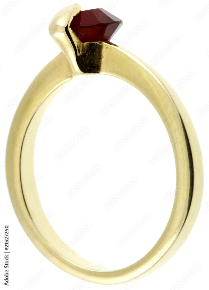 bague or rubis, fond blanc bague or rubis, fond blanc