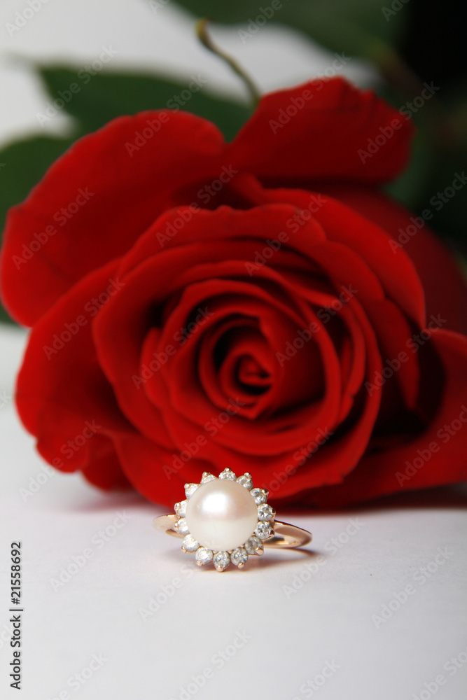 Ring with pearl and red rose