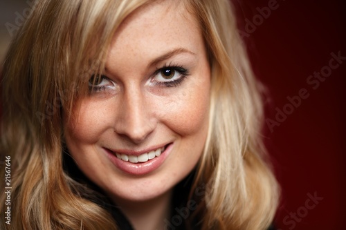 Portrait junge blonde Frau © Christian Schwier