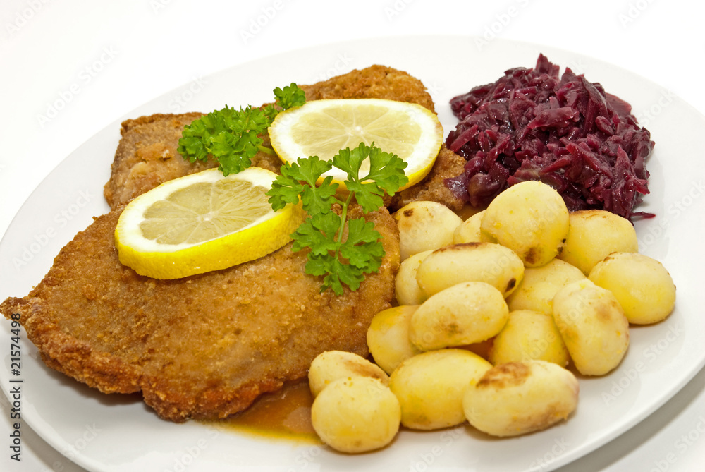 Schnitzel mit Kartoffeln und Rotkohl Stock Photo Adobe Stock