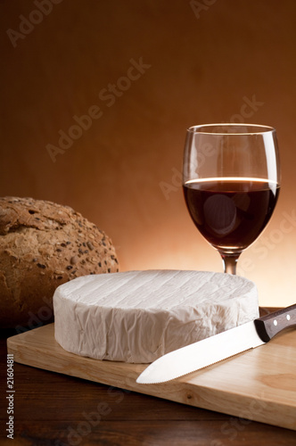 camembert with knife and bread