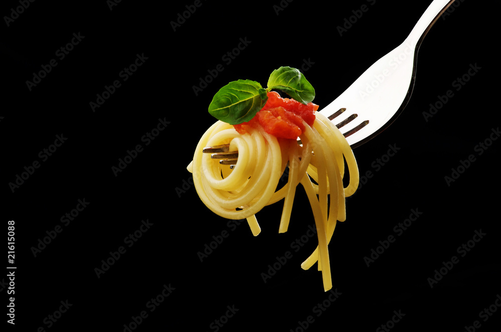 Foto Stock forchetta con spaghetti | Adobe Stock