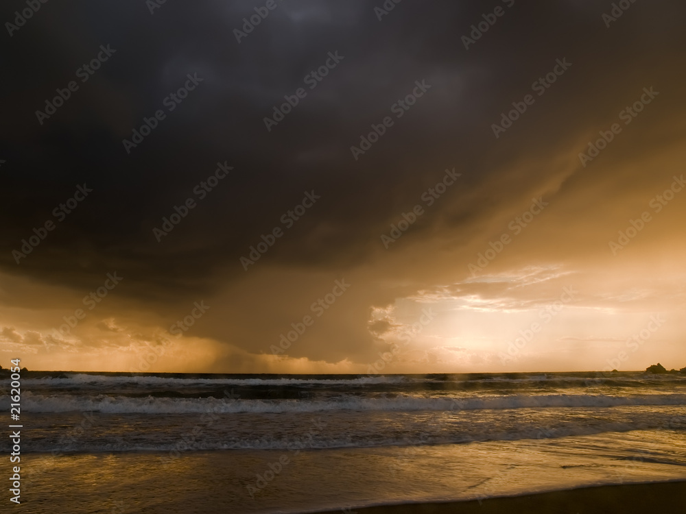 Obraz premium Rain over the Horizon