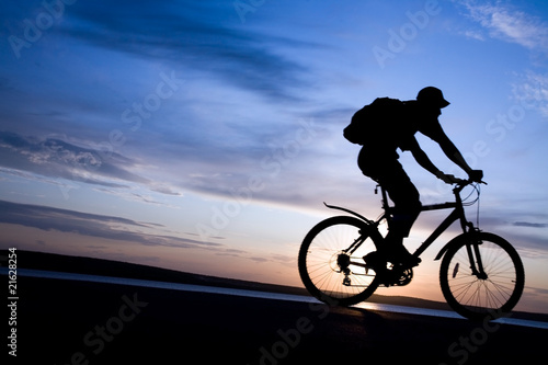 Fototapeta Naklejka Na Ścianę i Meble -  silhouette of cyclists in motion