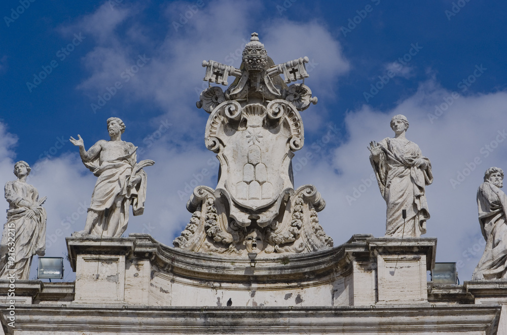Roma, piazza San Pietro, fregi e statue del colonnato